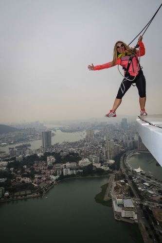 IMG_2015-12-04_Macau Tower Skywalk_500x333_008_IMG_2648